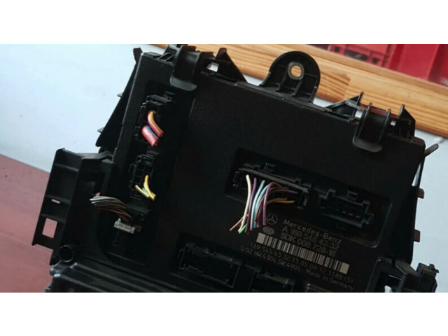 Блок предохранителей  1695454332   Mercedes-Benz A W169    