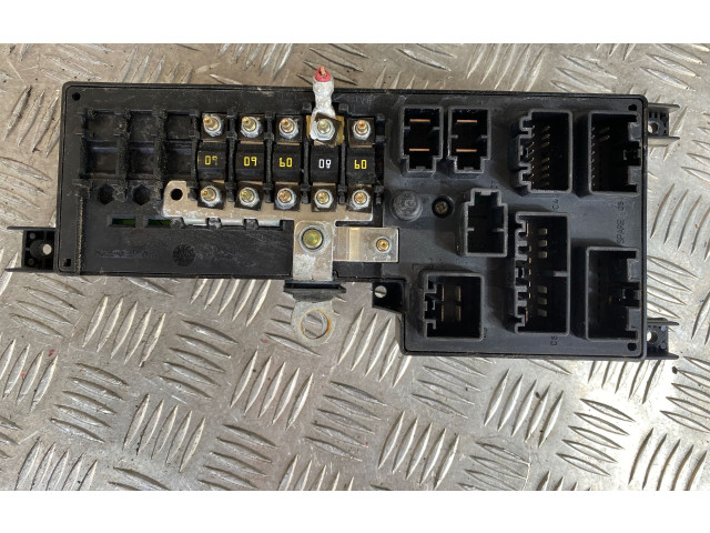 Блок предохранителей 8678449, 518784202 Volvo XC90