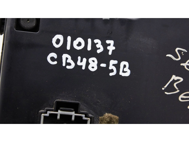 Блок предохранителей 30728512   Volvo V70    