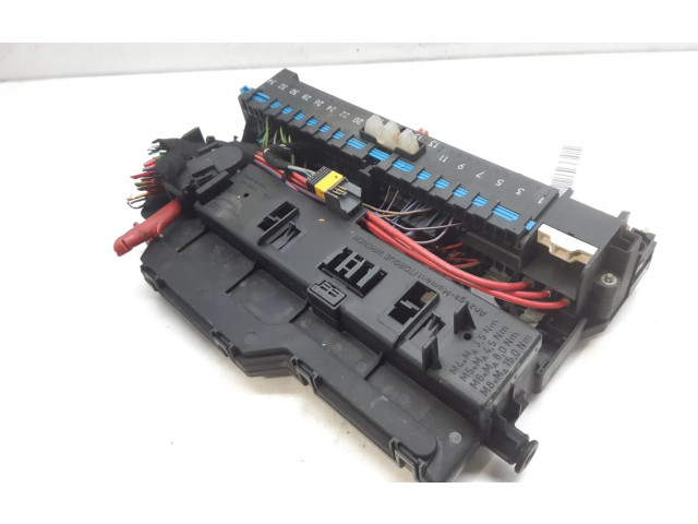 Блок предохранителей 8364542   BMW X3 E83    