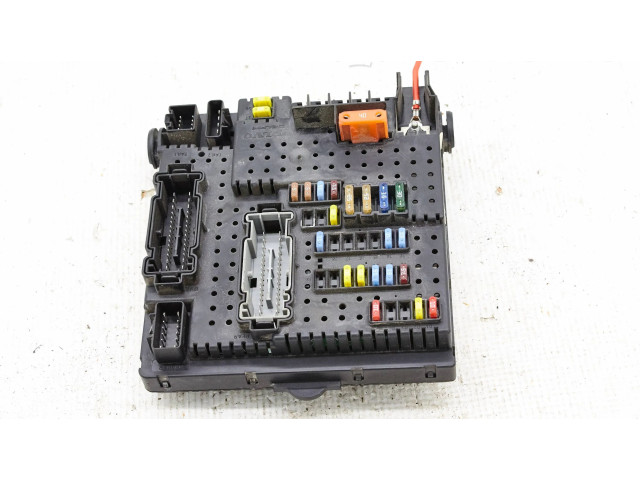 Блок предохранителей 30728512   Volvo V70    