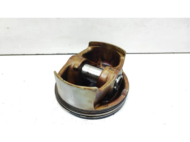 Píst 09J1 BMW X5 E53 pro benzínový motor 4.4 N62B44A