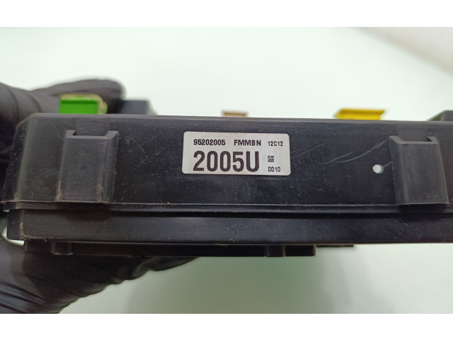 Pojistková skříňka 95202005 Opel Antara 2012