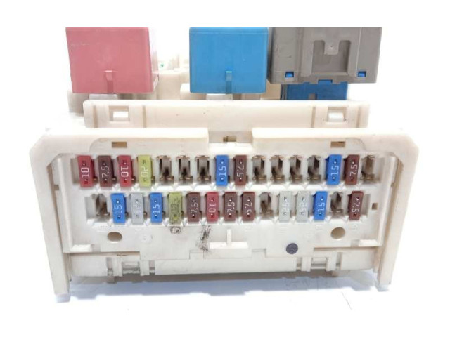 Pojistková skříňka Řídící jednotka BSM 8273047290 Toyota Prius (XW20) 2008