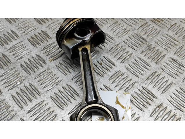 Píst 1699376   Ford Focus  pro benzínový motor 1.0 M1DA 