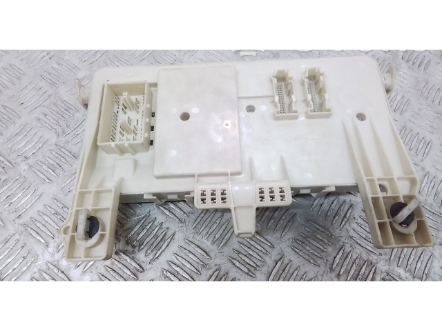 Блок предохранителей 30765471 Volvo C30