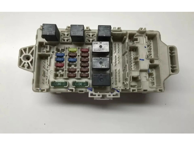 Блок предохранителей MR587873, 309181516   Mitsubishi Outlander    