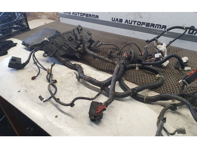 Pojistková skříňka 284b71by0a Nissan Murano Z51 2010