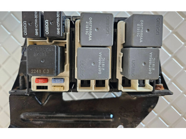 Блок предохранителей 71001H1401, 04671886AA Jeep Grand Cherokee