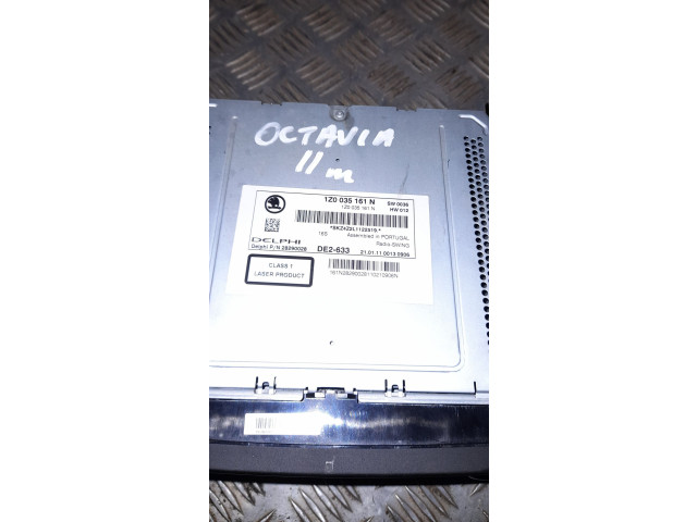 Радио/ проигрыватель CD/DVD / навигация