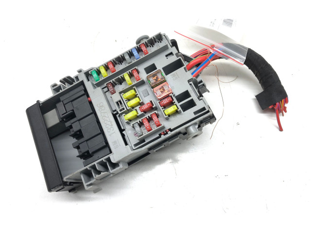 Pojistková skříňka 13222786 Opel Zafira C 2011