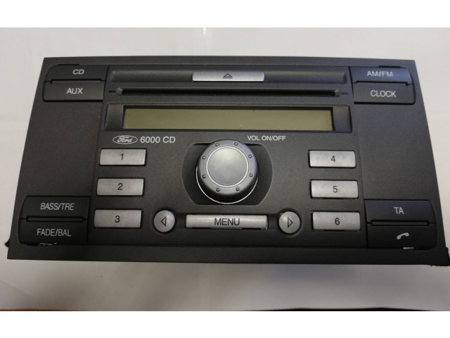 Радио/ проигрыватель CD/DVD / навигация