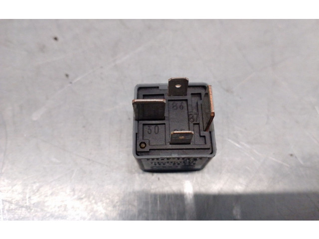 Pojistková skříňka 8D0951253 Audi A6 S6 C6 4F 2004