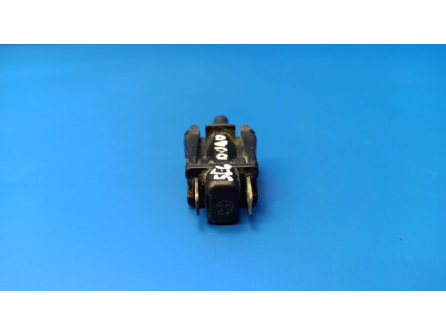 Передний датчик открытия / закрытия двери (крыло)