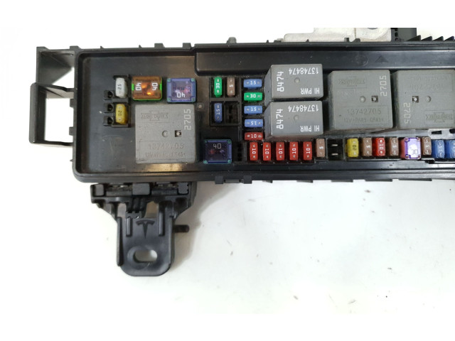 Pojistková skříňka 1034405-00-F Tela Model S 2017