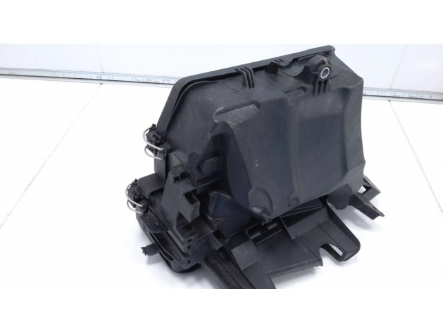 Крышка блока предохранителей A2469980601 Mercedes-Benz B W246 W242