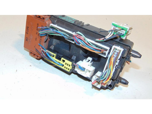 Блок предохранителей MB953410, MR193494 Mitsubishi Carisma