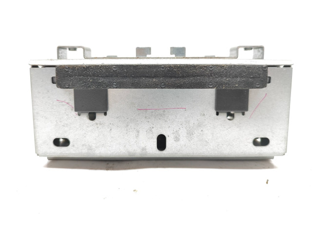 Радио/ проигрыватель CD/DVD / навигация