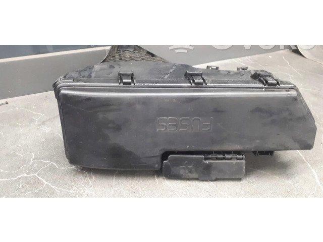 Блок предохранителей  9494210   Volvo XC90    