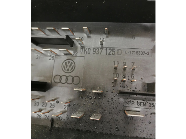 Блок предохранителей  1K0937125D   Volkswagen Caddy    