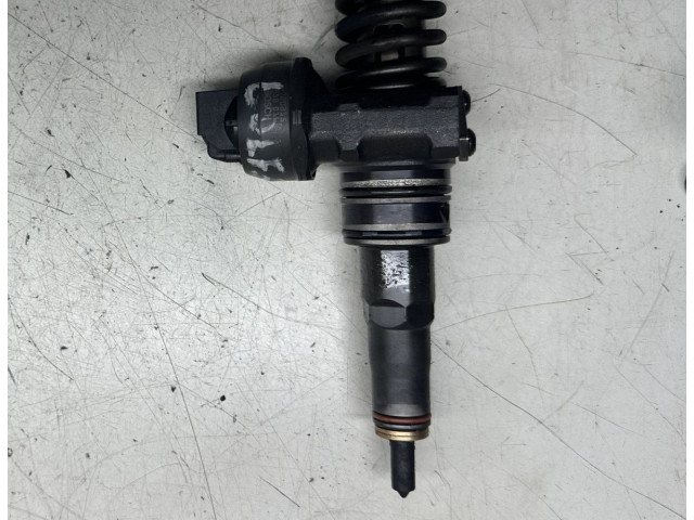 Форсунка 0414720215, 038130073AG Volkswagen Golf Plus BKC