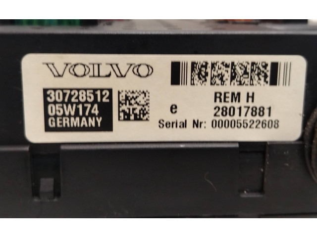 Блок предохранителей 30728512, 28017881   Volvo V70    