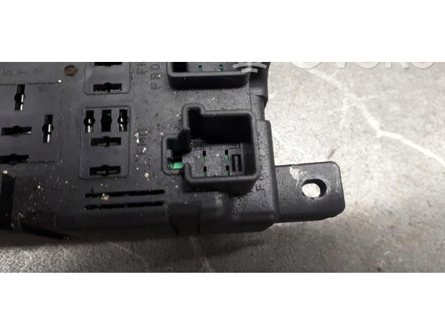 Блок предохранителей 518826003 Volvo XC90