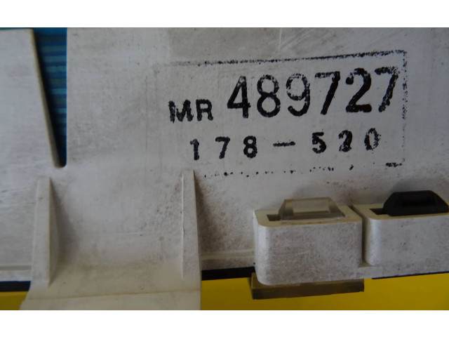 Панель приборов MR489727 Mitsubishi Space Wagon