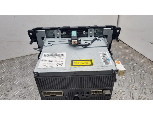 Радио/ проигрыватель CD/DVD / навигация