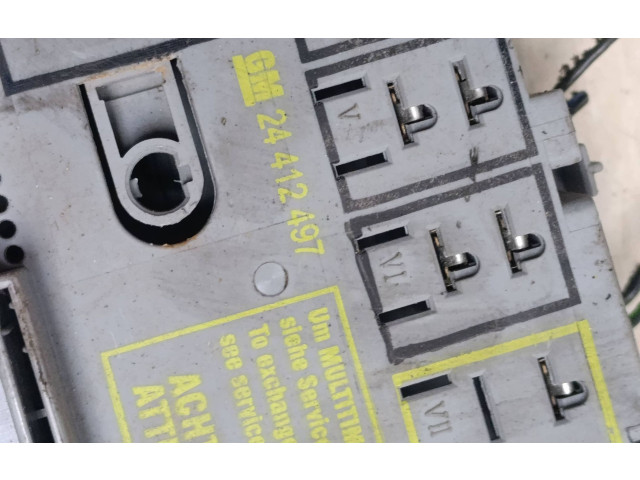 Pojistková skříňka 24412497 Opel Zfira A 2004