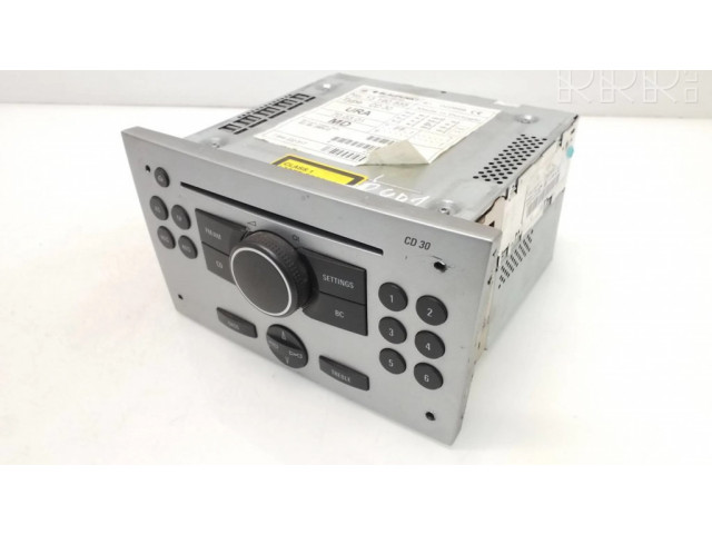 Радио/ проигрыватель CD/DVD / навигация