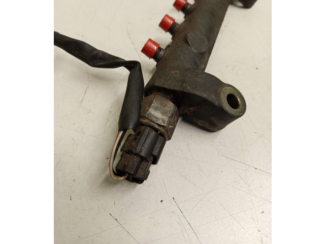 Vstřikovací lišta Nissan X-Trail T30