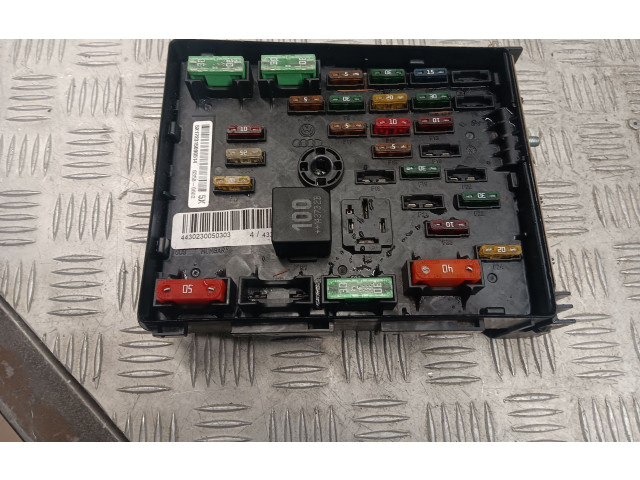 Блок предохранителей 1K0937132F, 63580602 Audi Q3 8U