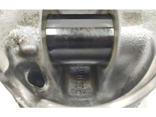 Поршень с шатуном 04L107065A, 04L107065A Volkswagen Caddy