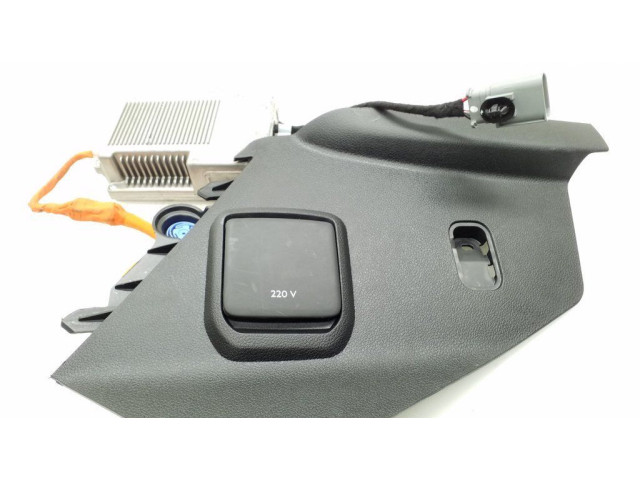 Другая деталь отсека двигателя