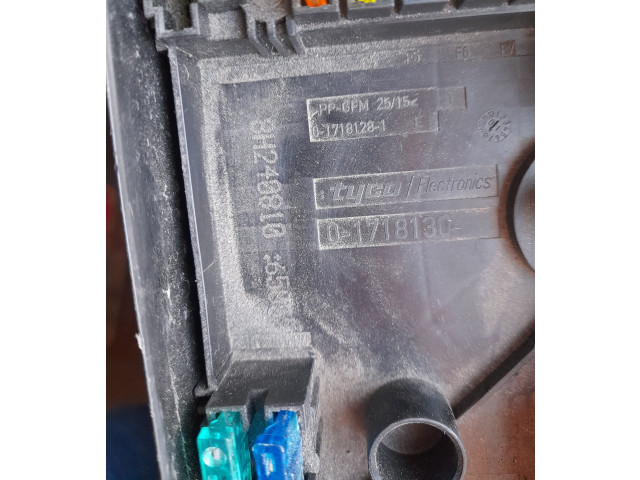 Pojistková skříňka 1K0937804L, 1K0937809B Volkswagen Caddy 2011