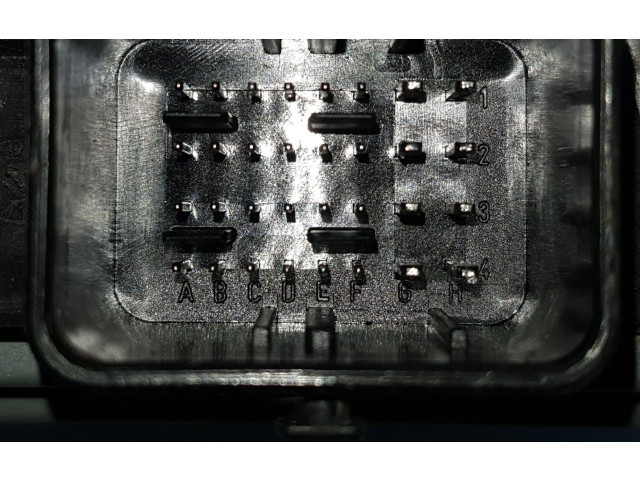 Блок управления двигателя 8201117953 Dacia Sandero