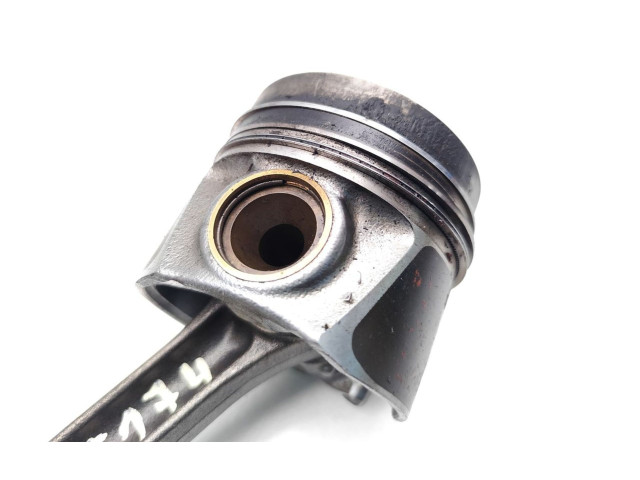  Поршень с шатуном    Audi A1  