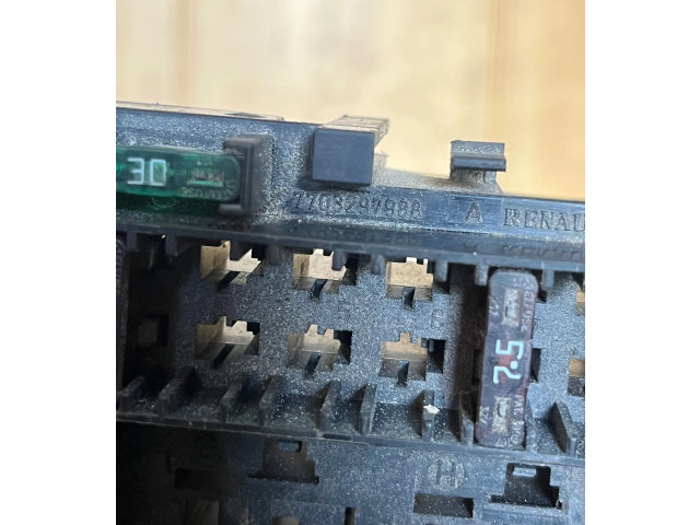 Pojistková skříňka 7703297988 Renault Megane 1998