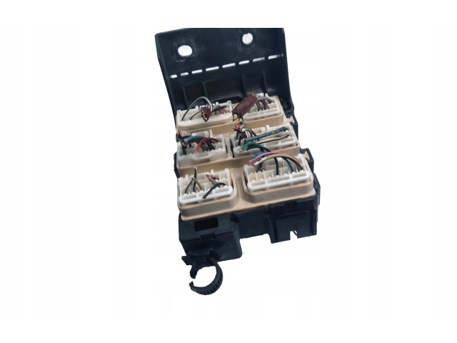 Блок предохранителей  82734-05030   Toyota Corolla Verso AR10    