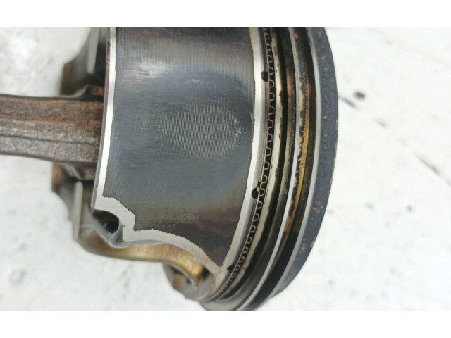  Поршень с шатуном  82LJ99X, TFSI  Audi A3 S3 8V  