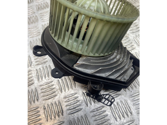 Вентилятор печки 8D1820021, 740221233F Volkswagen Caddy