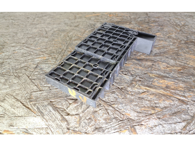 Pojistková skříňka 7H0937550A, 586440 Volkswagen Transporter - Caravelle T5 2006