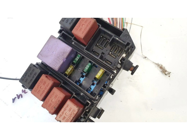   Pojistková skříňka 8200003634   Renault Vel Satis 2003