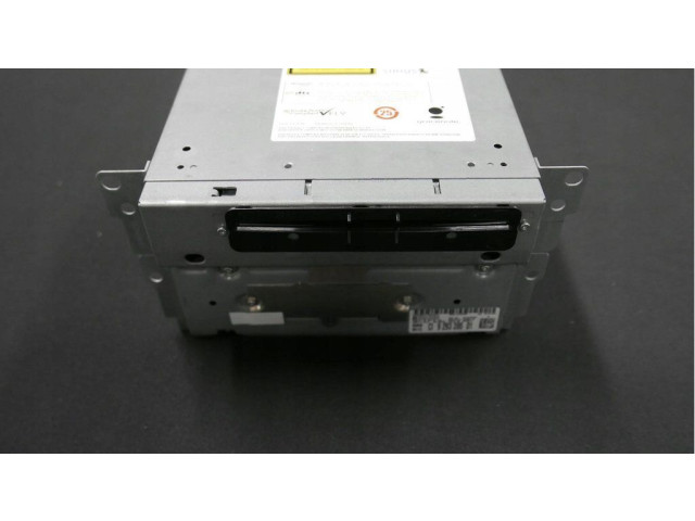 Радио/ проигрыватель CD/DVD / навигация