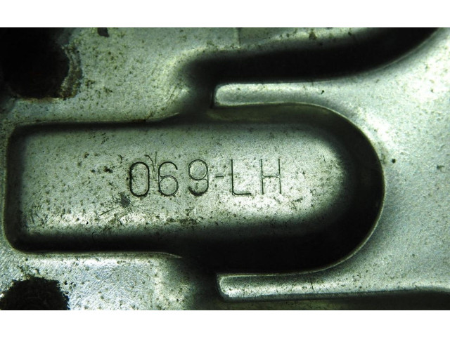 Ручка стеклоочистителей Mitsubishi Carisma