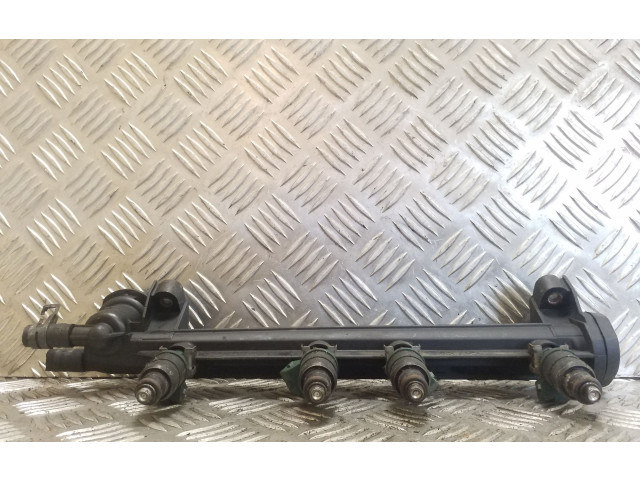 Топливная рампа 06A133317A   Volkswagen Golf IV  