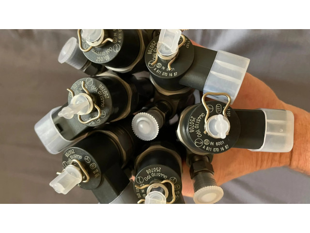 Vstřikovač A6110701687, A6110701487   Mercedes-Benz S W220  pro naftový motor 0.0  