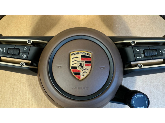 Volant Porsche 911 992 2022