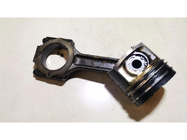 Píst Alfa Romeo 156 pro naftový motor 2.4